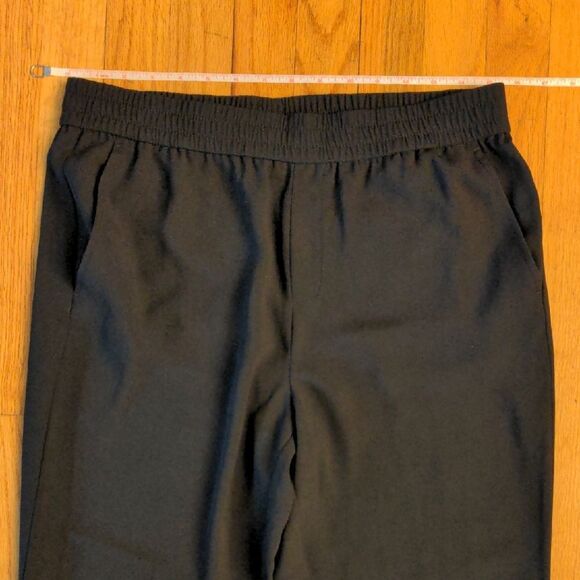Like NEW Banana Republic Black jogger Pants with pockets - Picture 2 of 6
